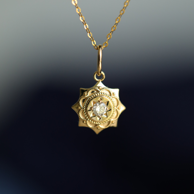 Eight pointed star octagram 18K Gold pendant necklace with Diamond