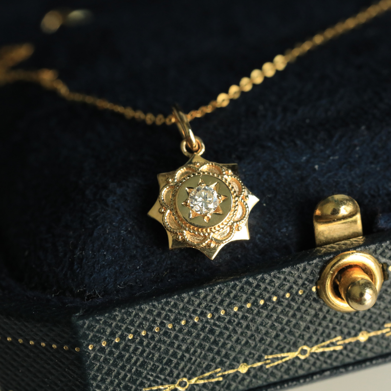 Eight pointed star octagram 18K Gold pendant necklace with Diamond