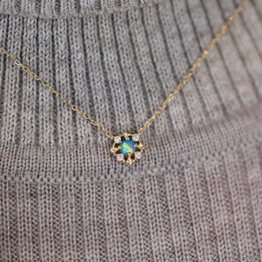 Stunning Antique Opal Round Cluster Diamond 18K Gold pendant necklace