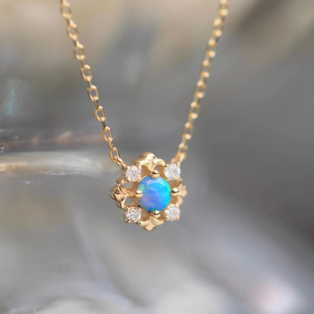 Stunning Antique Opal Round Cluster Diamond 18K Gold pendant necklace