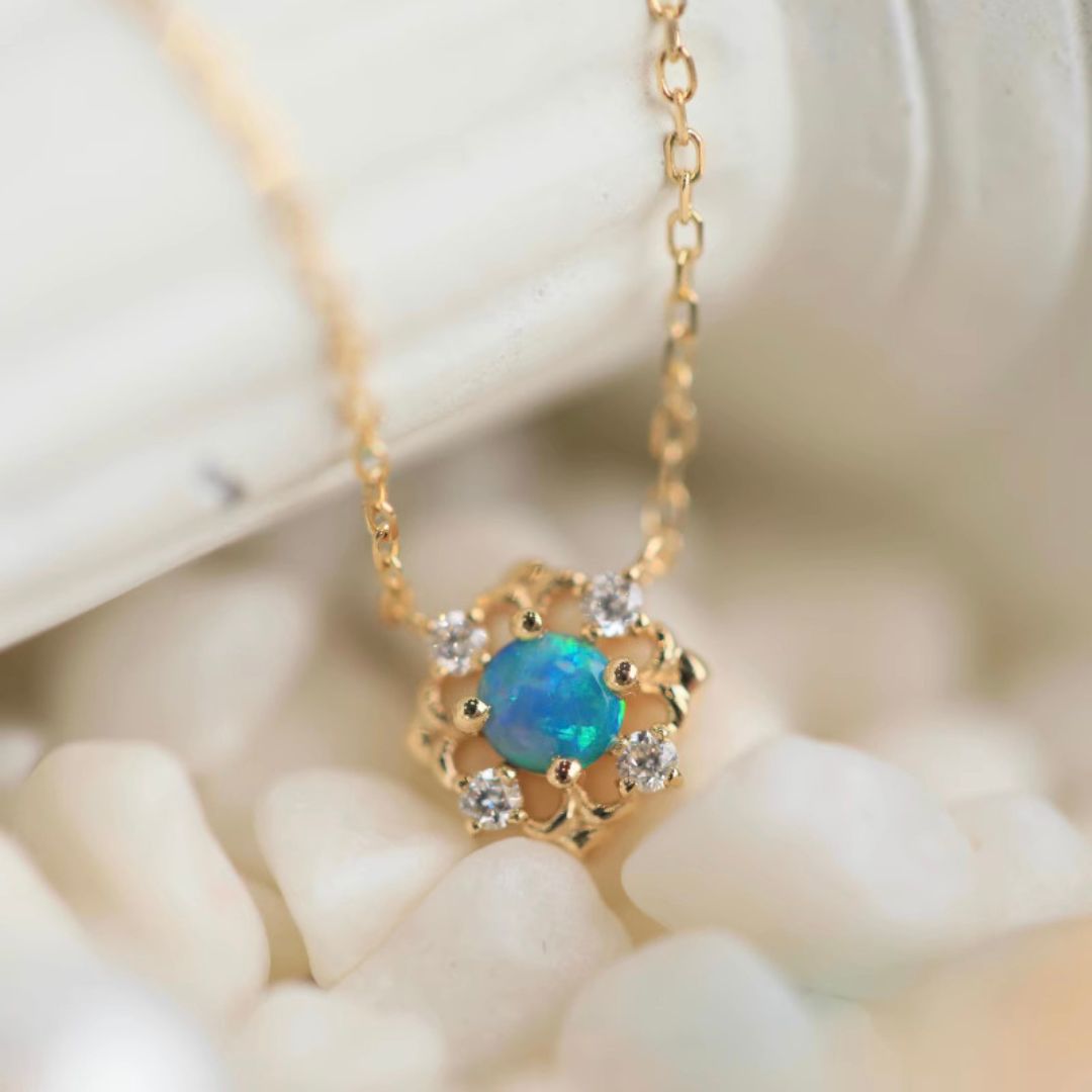 Stunning Antique Opal Round Cluster Diamond 18K Gold pendant necklace