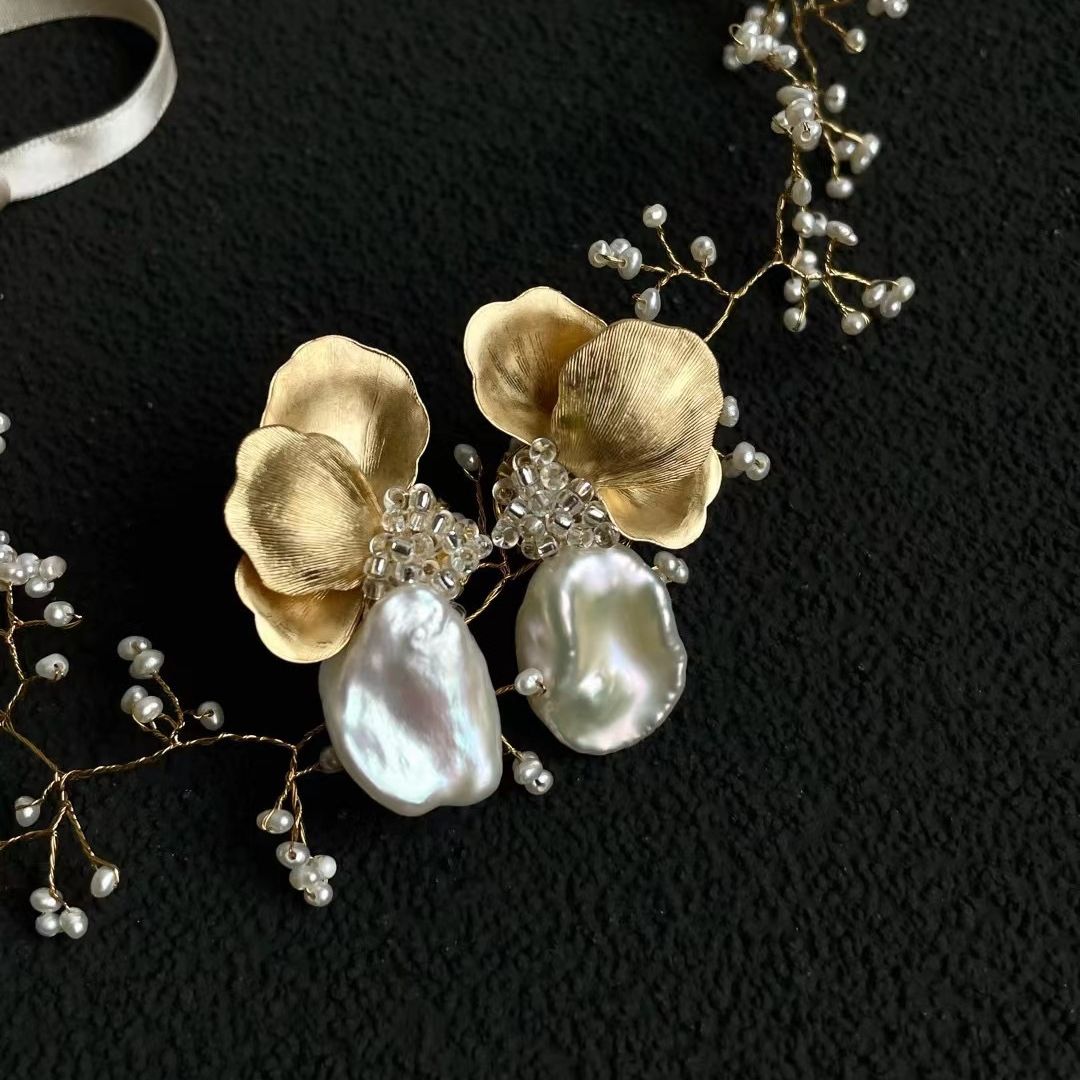 Gold Petal Pearl Earrings l Gold Flower Pear Bridal Earrings |Floral statement earrings |Vintage style Baroque Pearl wedding earrings