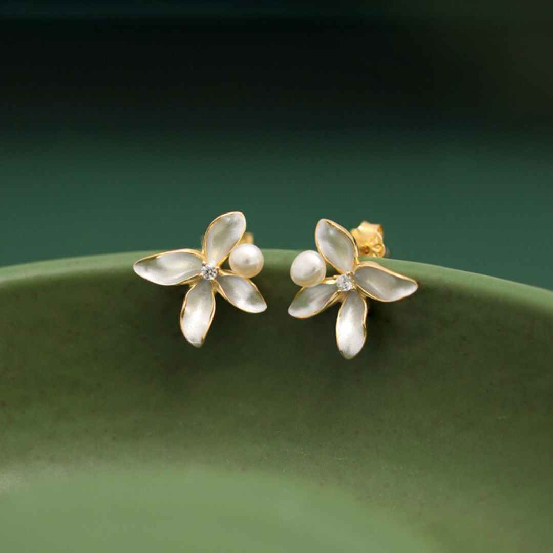 Dainty tiny white flower pearl earrings,White flower with White Enamel Flower Post Earrings, White Statement Earrings, Symbolic white flower studs, White flower earrings, White Hibiscus Glazed Flower Stud Earrings Romantic Wedding Gifts for her