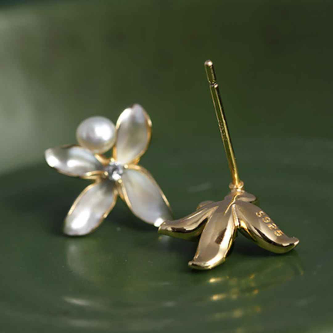 Dainty tiny white flower pearl earrings,White flower with White Enamel Flower Post Earrings, White Statement Earrings, Symbolic white flower studs, White flower earrings, White Hibiscus Glazed Flower Stud Earrings Romantic Wedding Gifts for her