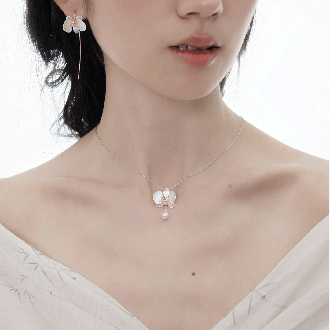 Botanical Realism Vintage Freshwater Pearl necklace worn by a model in a minimalist outfit.-3
