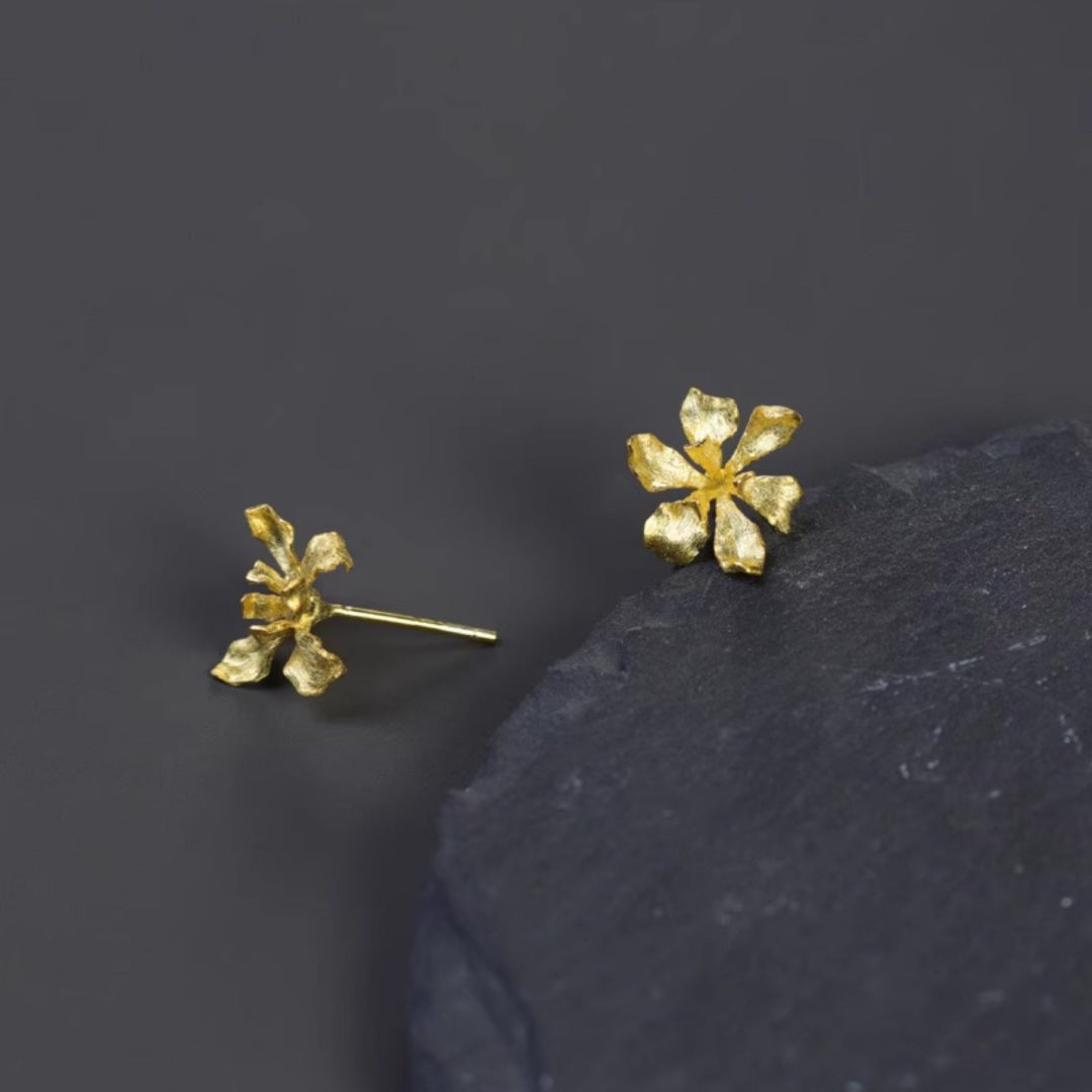 Iris petal artistic gold vermeil S925 sterling silver stud earrings - Product studio 2