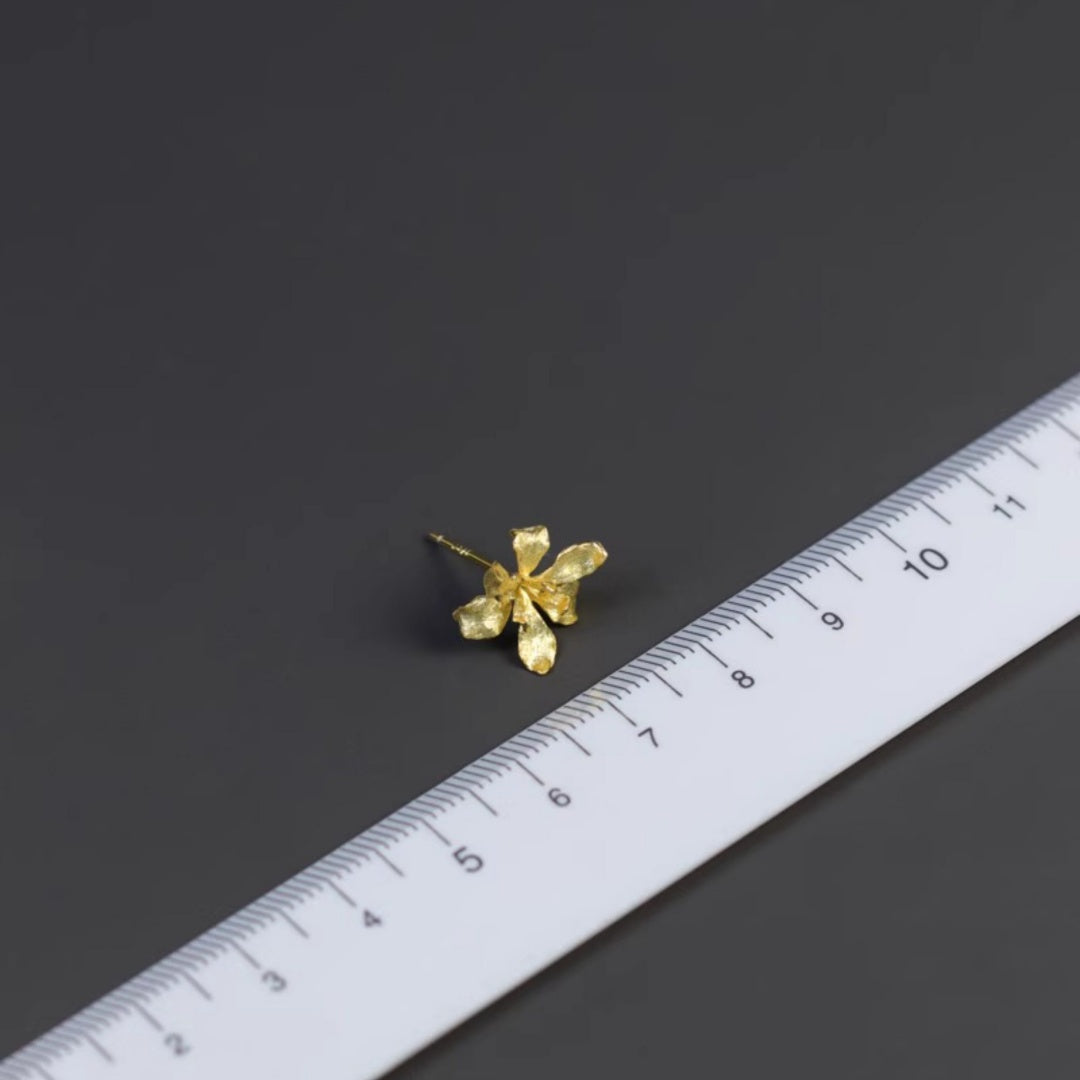 Iris petal artistic gold vermeil S925 sterling silver stud earrings with ruler - Product studio 3