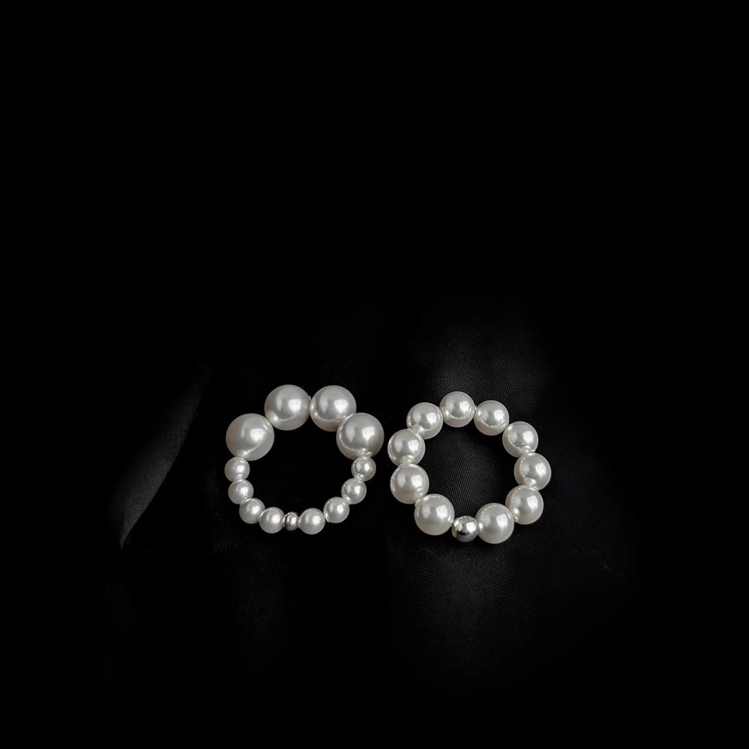 Luxury grey Swarovski pearl elastic ring in S925 sterling silver.